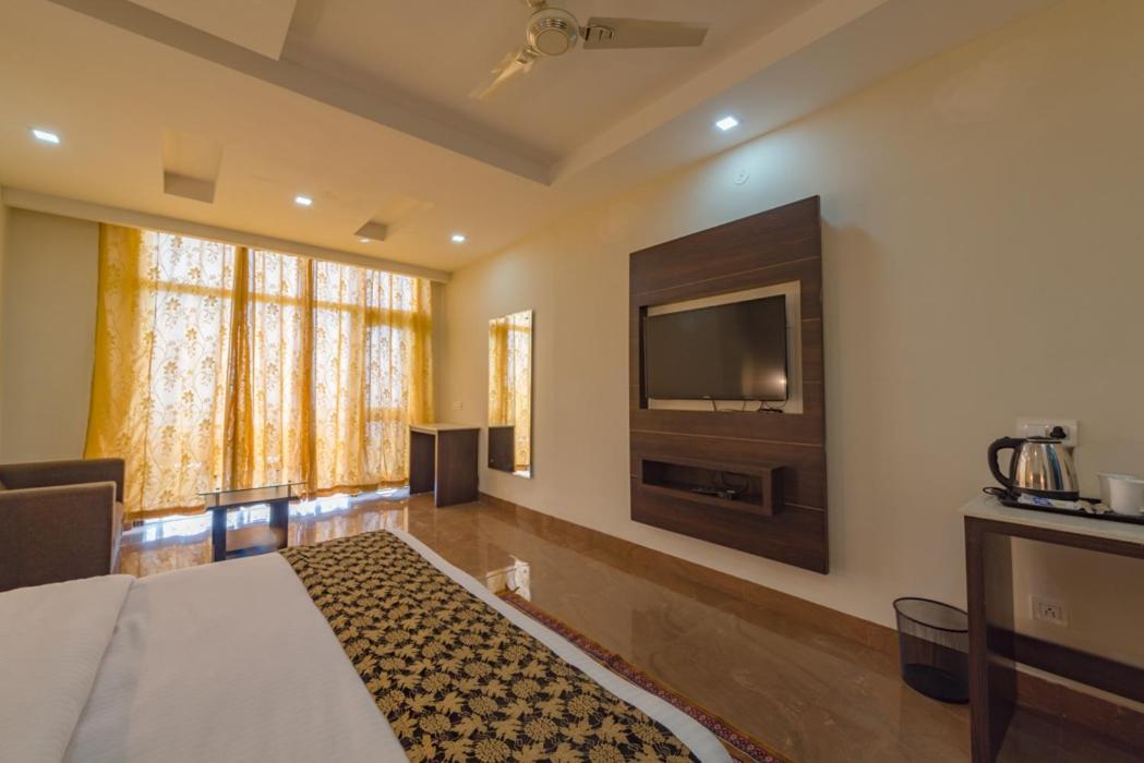 The Gateway Dal Lake Resort, Mcleodganj, Dharamshala แมคลอยด์กันจ์ ภายนอก รูปภาพ